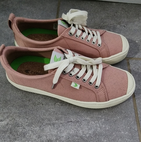 Cariuma canvas sneakers - Picture 3 of 4